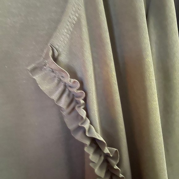 Michelle Lynn Black Ruffled Front Schrug #4 - Picture 2 of 2